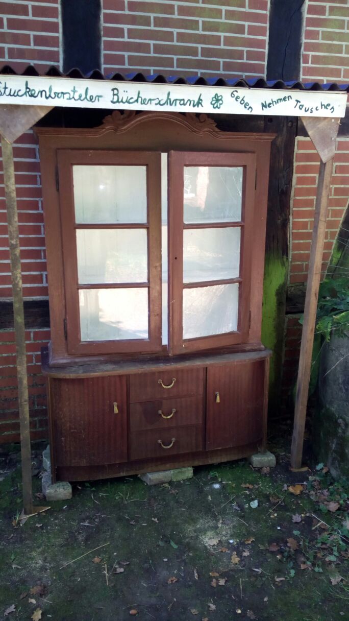 Buecherschrank.jpg